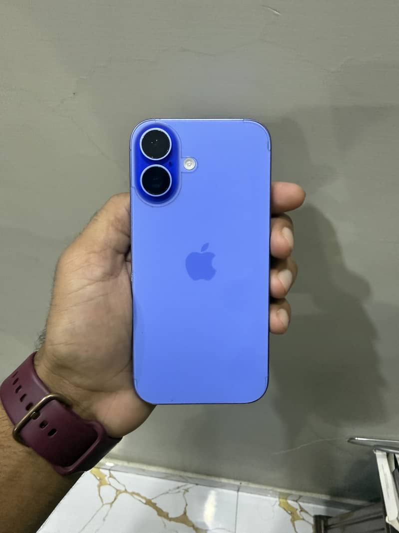 Apple iPhone 16 7