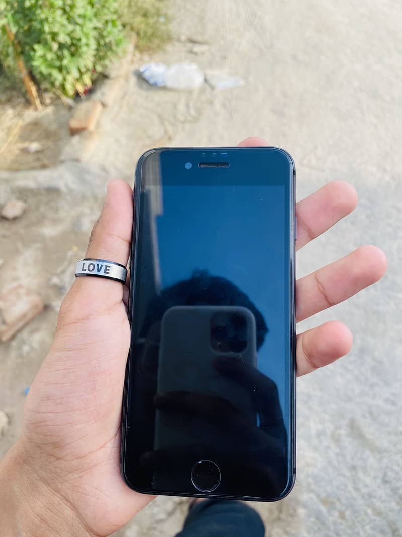 Apple iPhone 8 1
