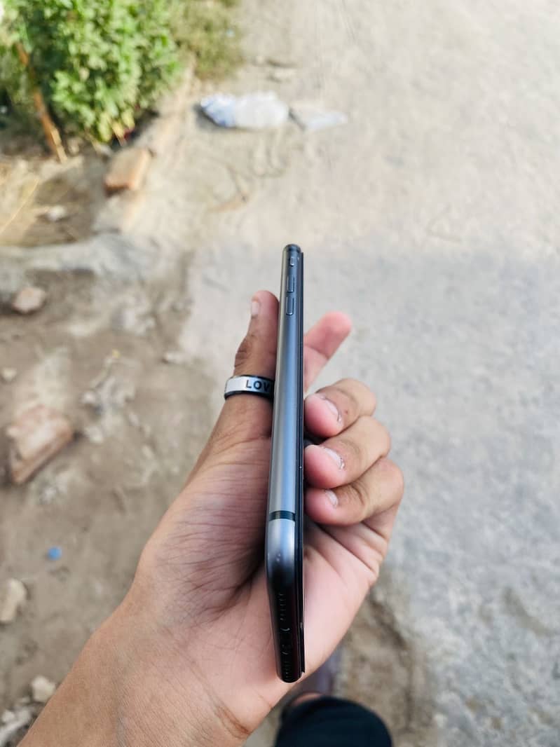 Apple iPhone 8 4