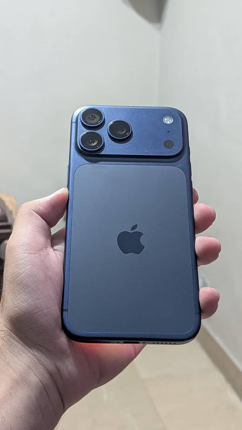 Apple iPhone 17 Pro Max 0