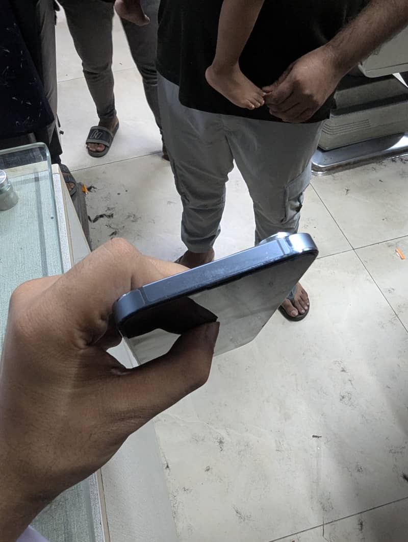 Apple iPhone 13 Pro Max 4