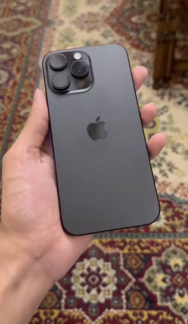 Apple iPhone 16 Pro 0