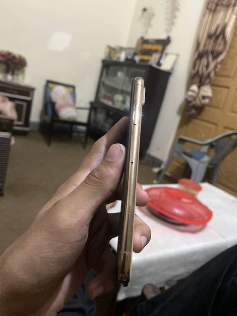 Apple iPhone XS 3