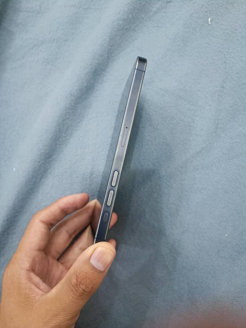 Apple iPhone 15 Pro Max 2
