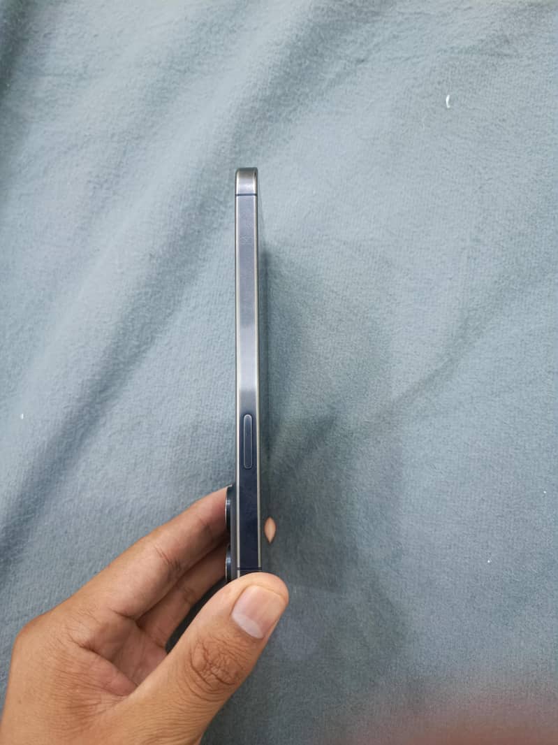 Apple iPhone 15 Pro Max 3