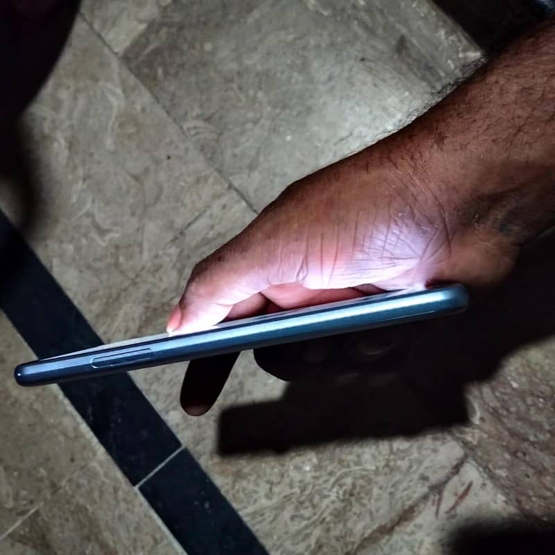 Sharp Aquos Sense 3 plus 3