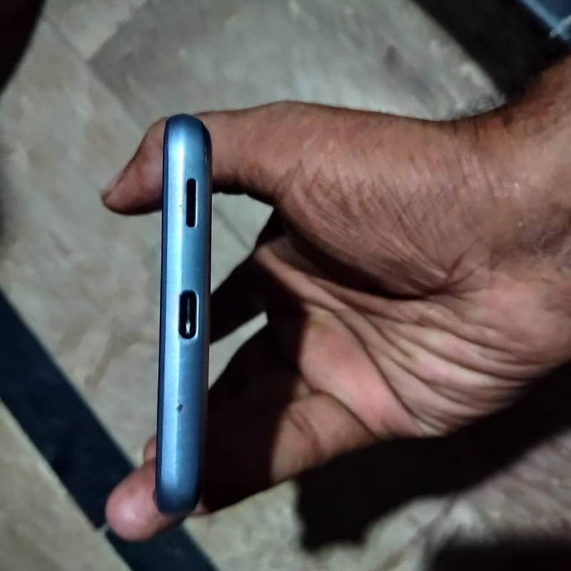 Sharp Aquos Sense 3 plus 5
