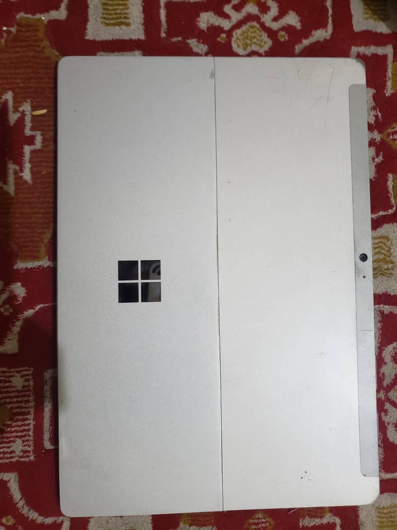 Microsoft tablet 10/10 condition. 2
