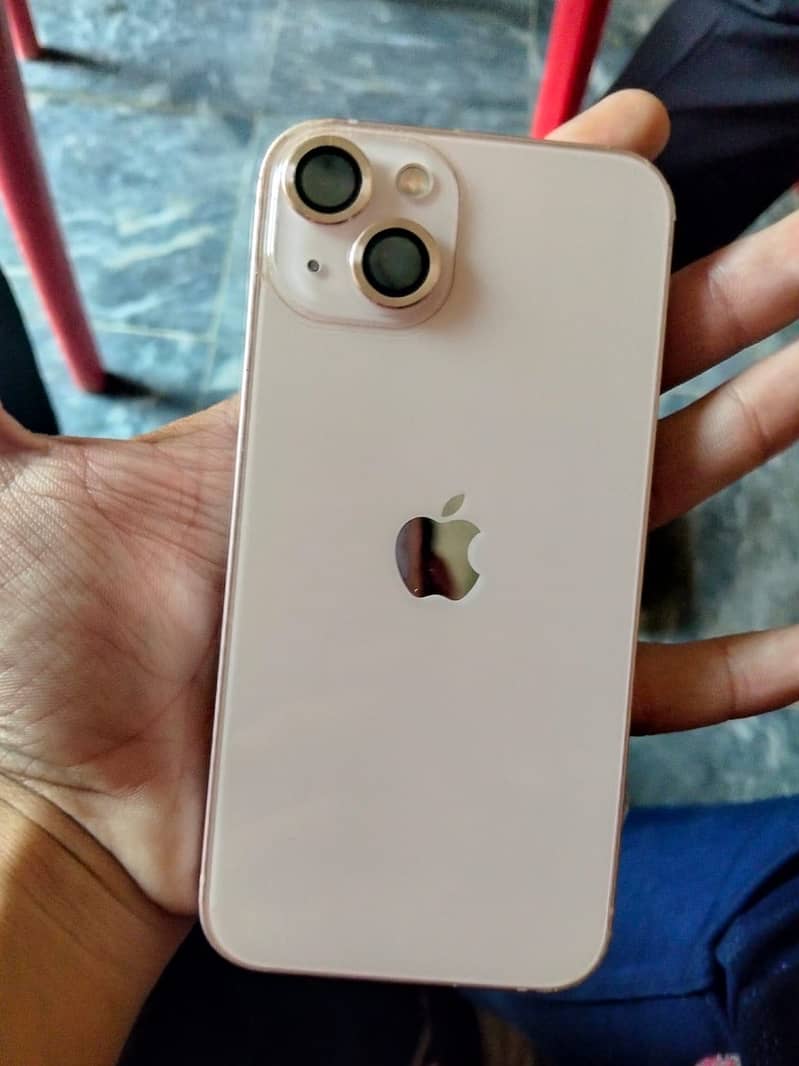 Apple iPhone 13 5