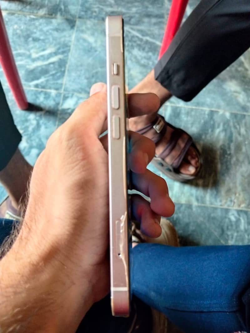 Apple iPhone 13 6