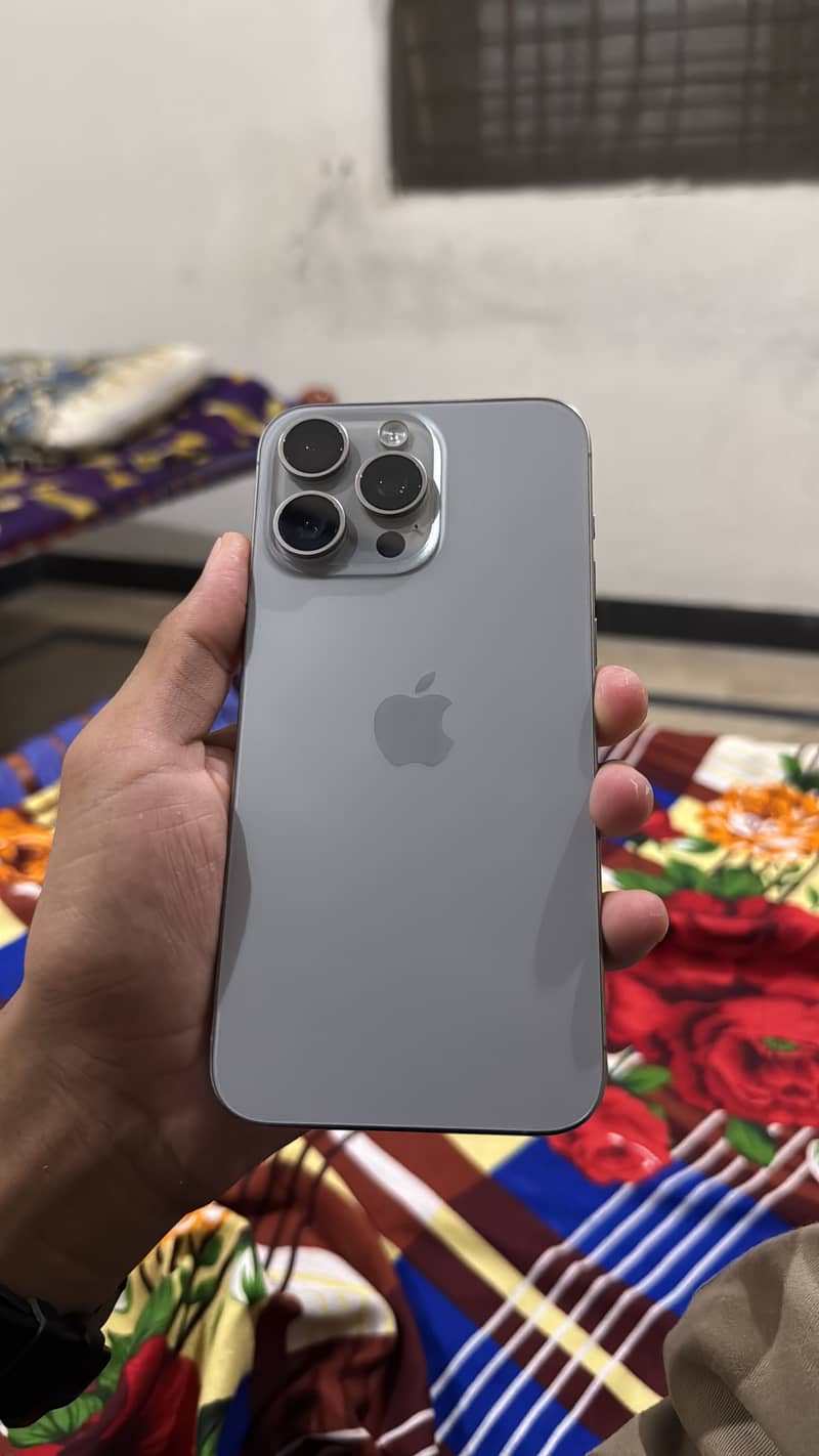 Apple iPhone 15 Pro Max 0