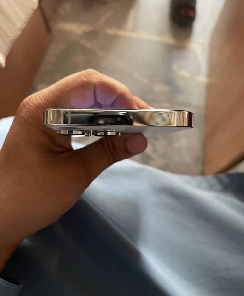 Apple iPhone 14 Pro Max 4