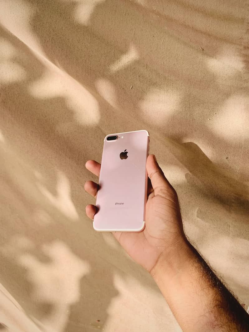 Apple iPhone 7 Plus 0