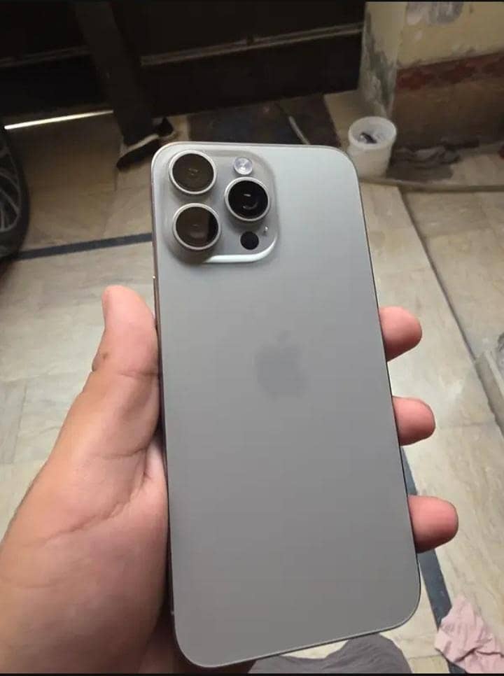 Apple iPhone 15 Pro Max 0