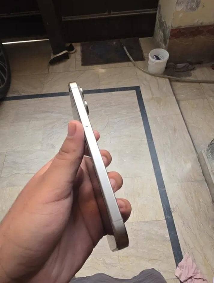 Apple iPhone 15 Pro Max 3
