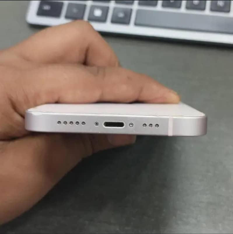 Apple iPhone 13 1