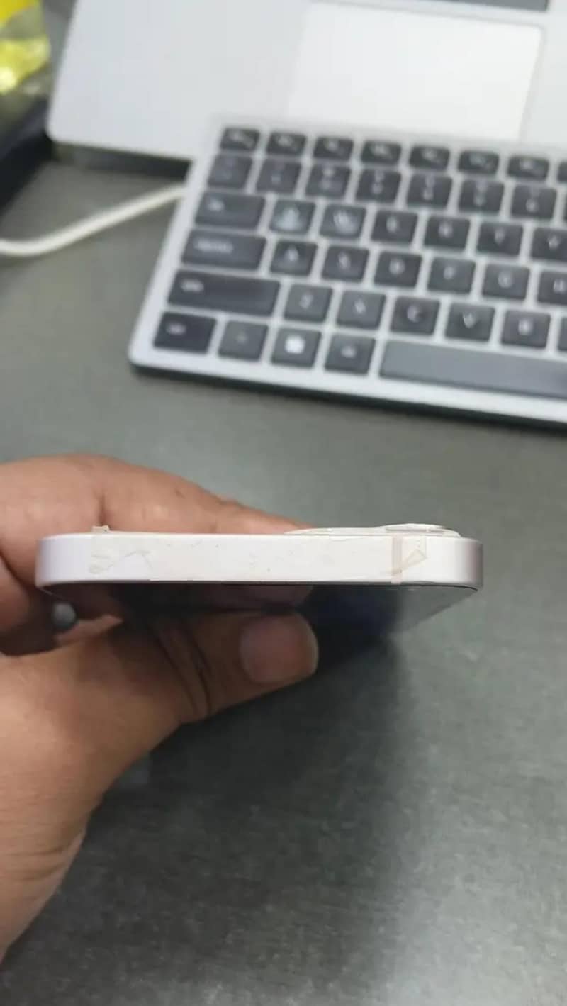 Apple iPhone 13 2