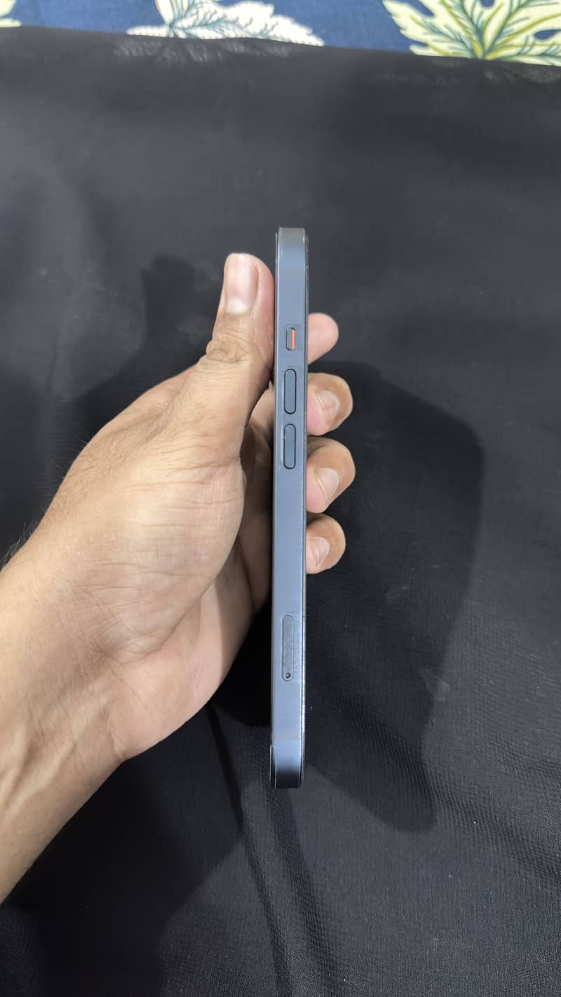 Apple iPhone 13 2