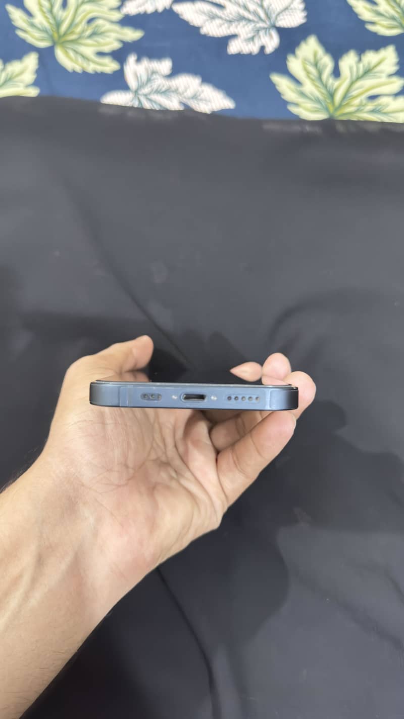Apple iPhone 13 4