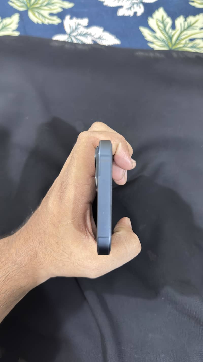 Apple iPhone 13 5