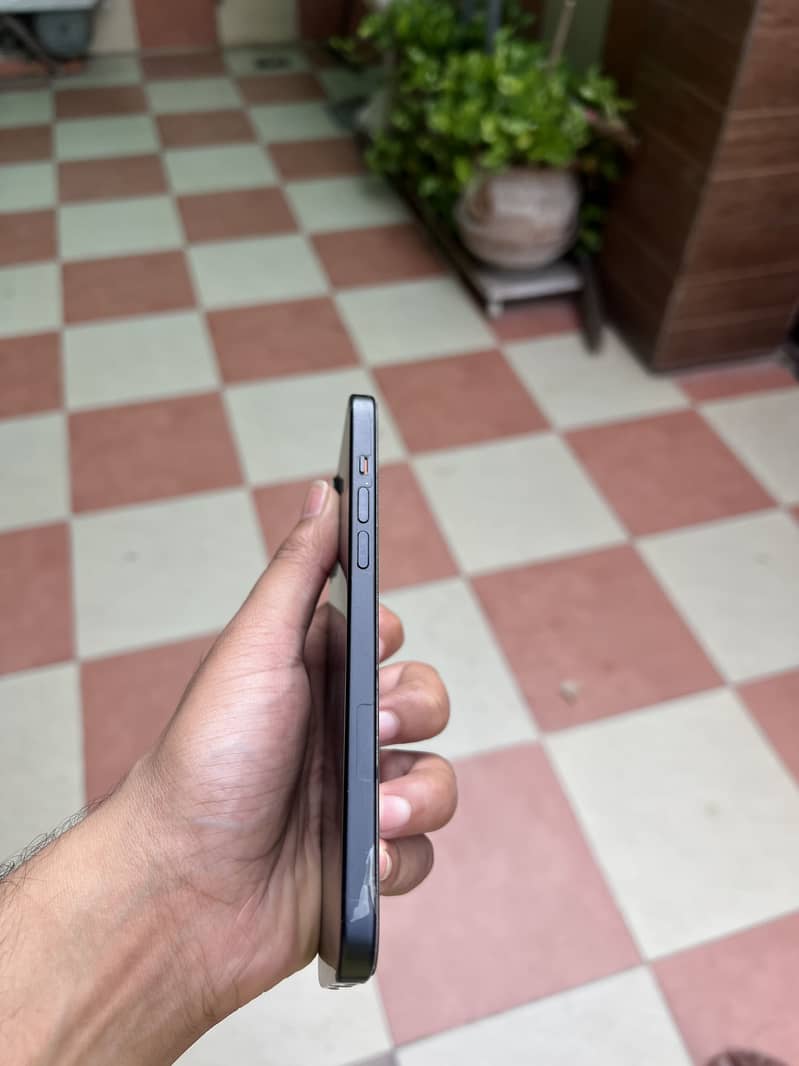 Apple iPhone 15 plus 2