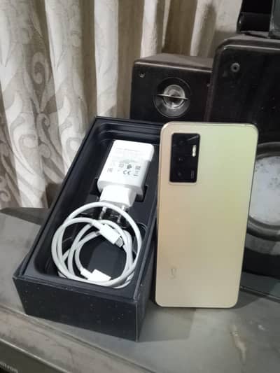 Vivo V23e with box charger