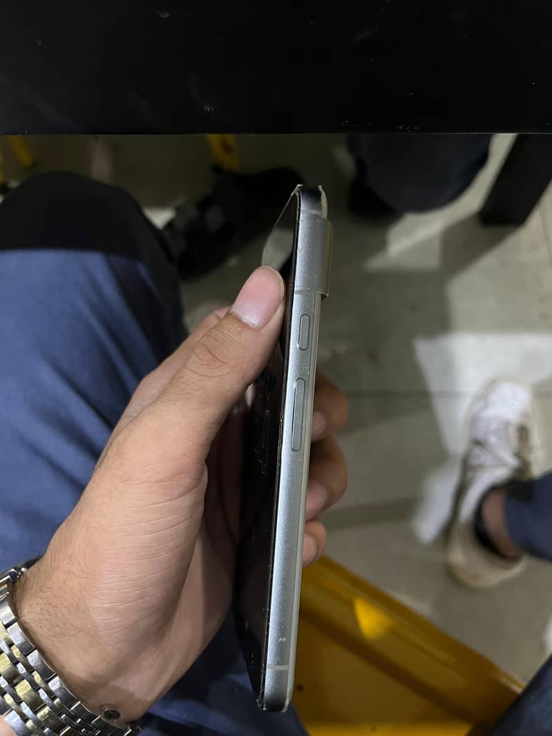 Google Pixel 8 4