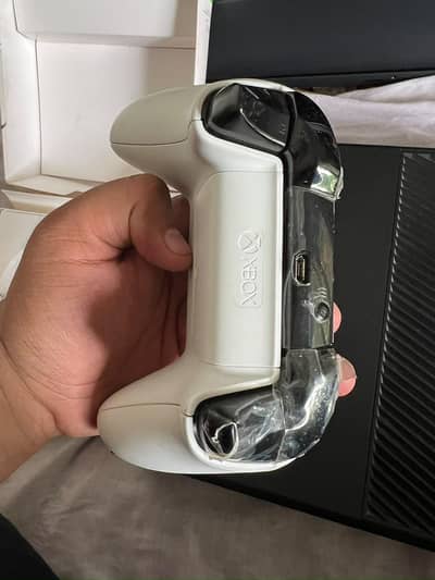 (XBOX -One) controller with BOX brand new  condition