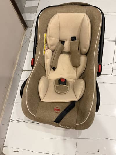 MomSquad carrycot and car seat