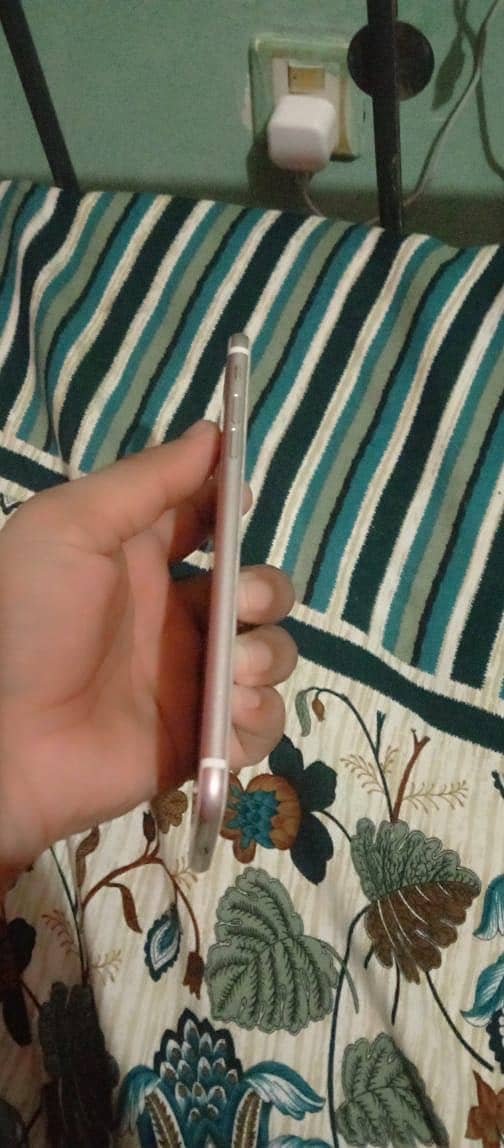 Apple iPhone 7 Plus 0