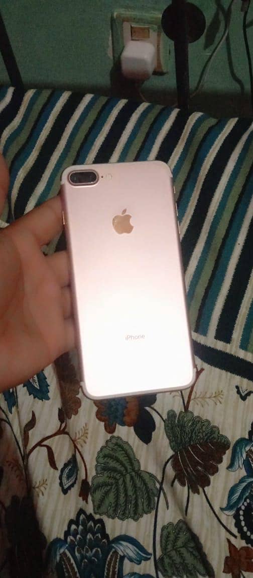 Apple iPhone 7 Plus 1