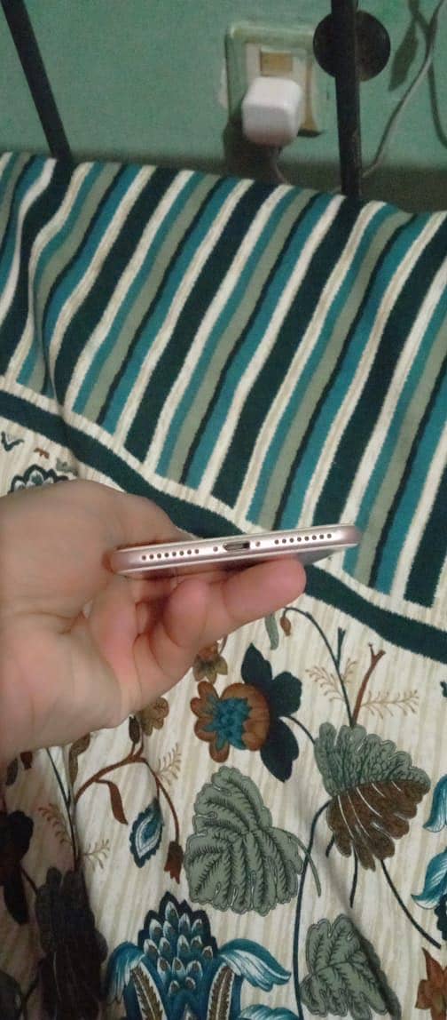Apple iPhone 7 Plus 2