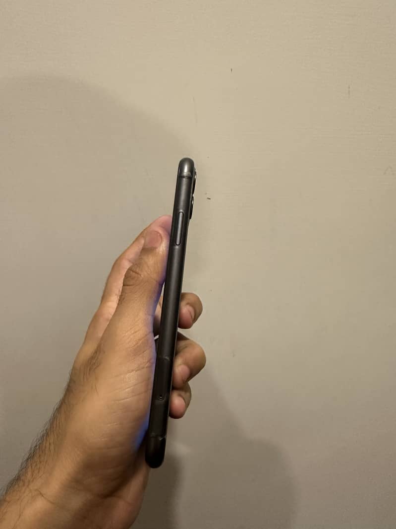 Apple iPhone 11 3