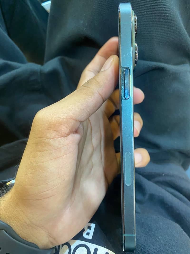 Apple iPhone 13 Pro Max 2