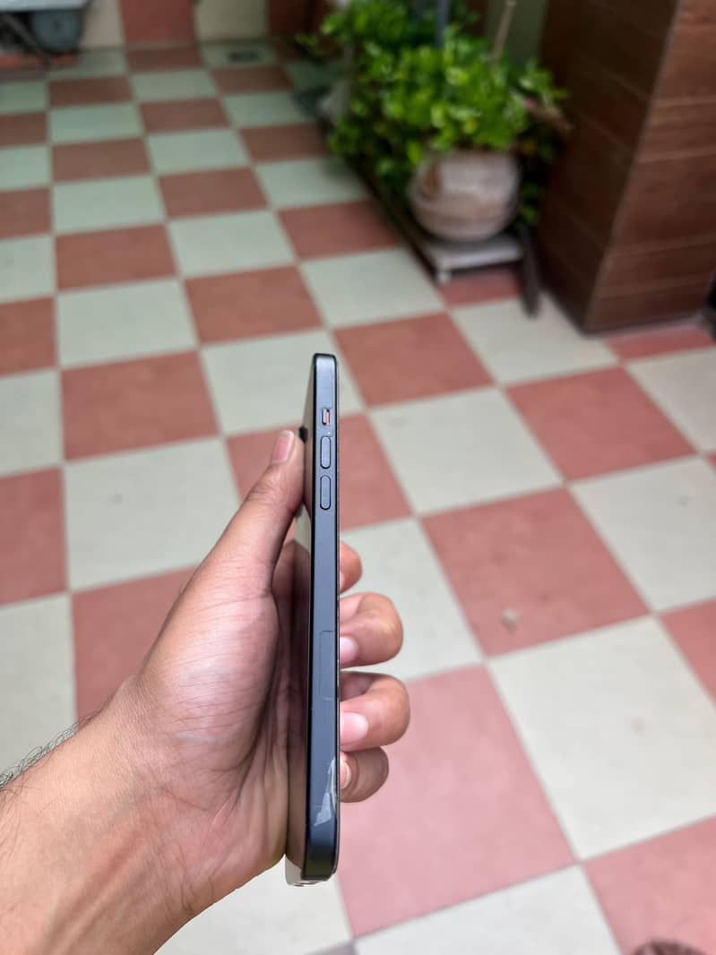 Apbple iPhone 15 plus 3