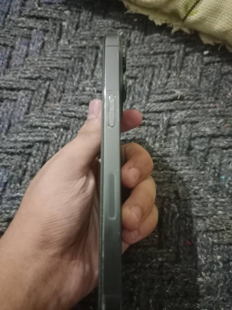 Apple iPhone 13 Pro 2