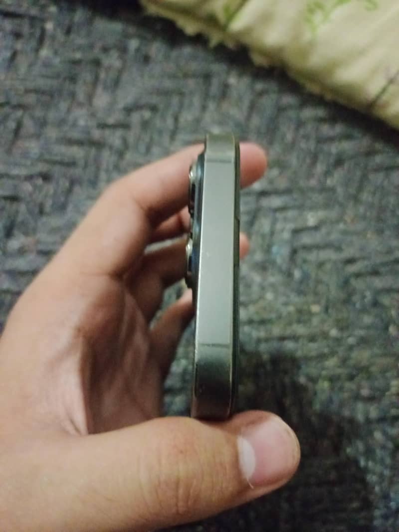Apple iPhone 13 Pro 4