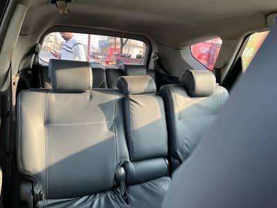 Toyota Prius Alpha 2016