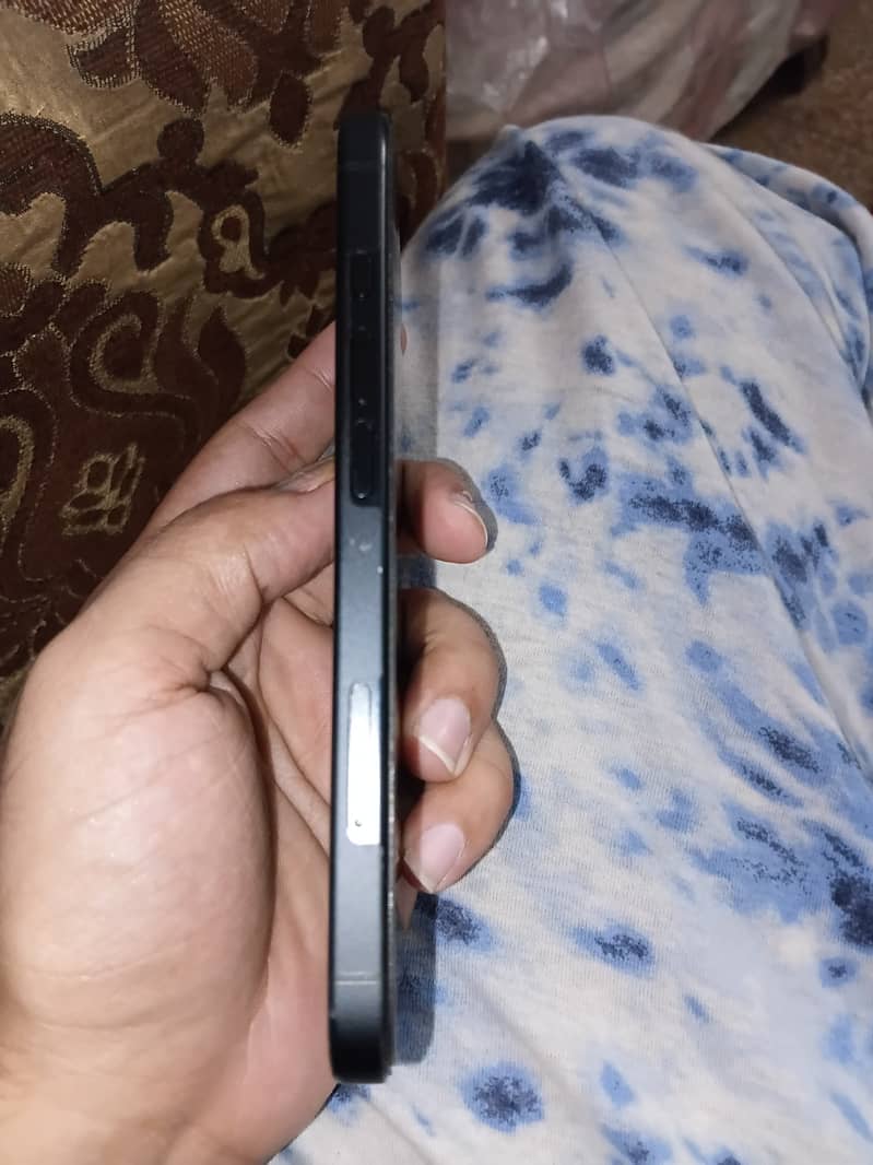 Apple iPhone 16 0