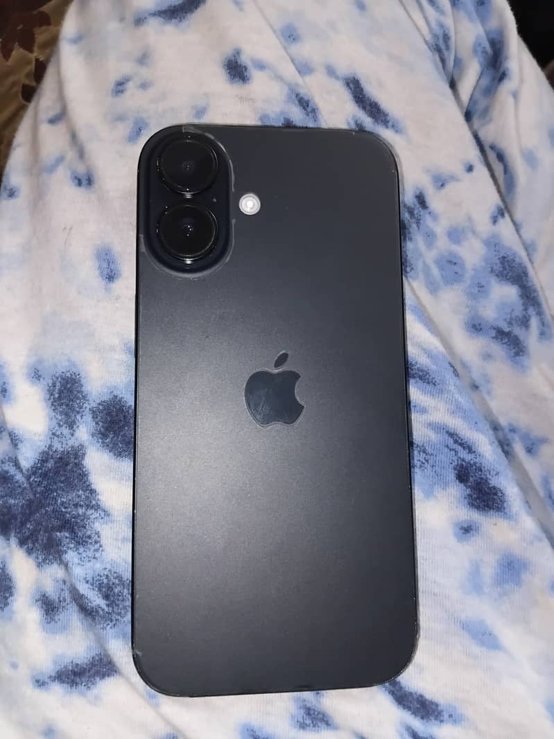Apple iPhone 16 2
