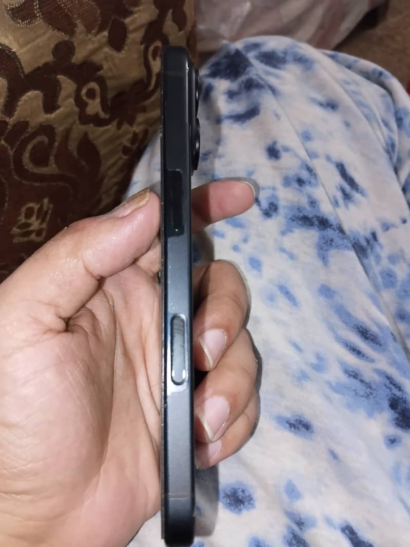 Apple iPhone 16 3