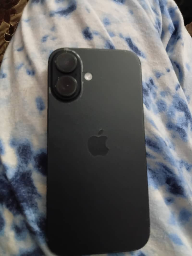 Apple iPhone 16 4