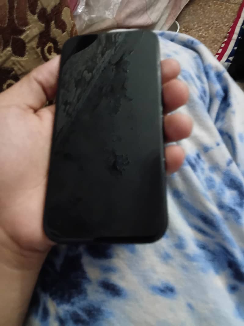 Apple iPhone 16 5