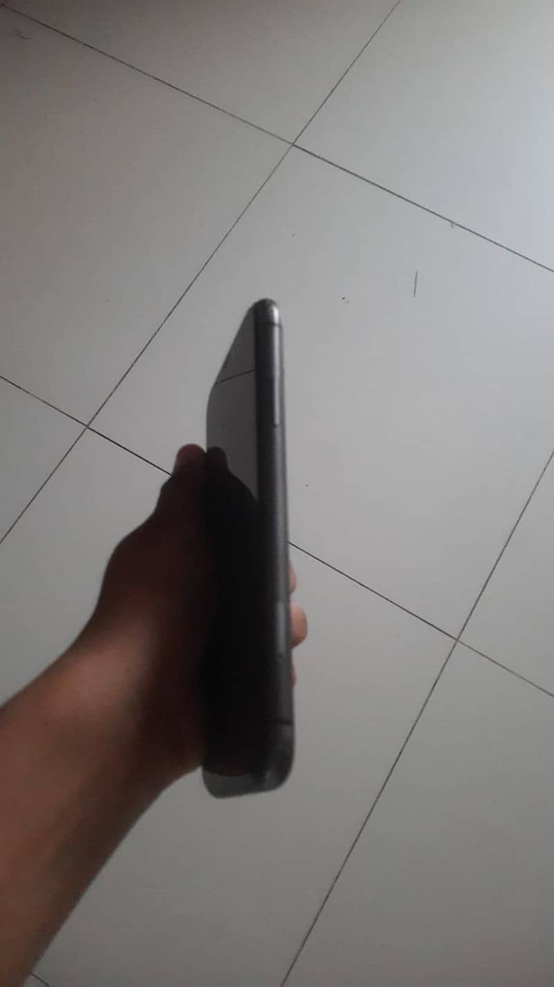 Apple iPhone 11 4