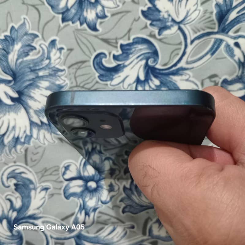 Apple iPhone 12 4
