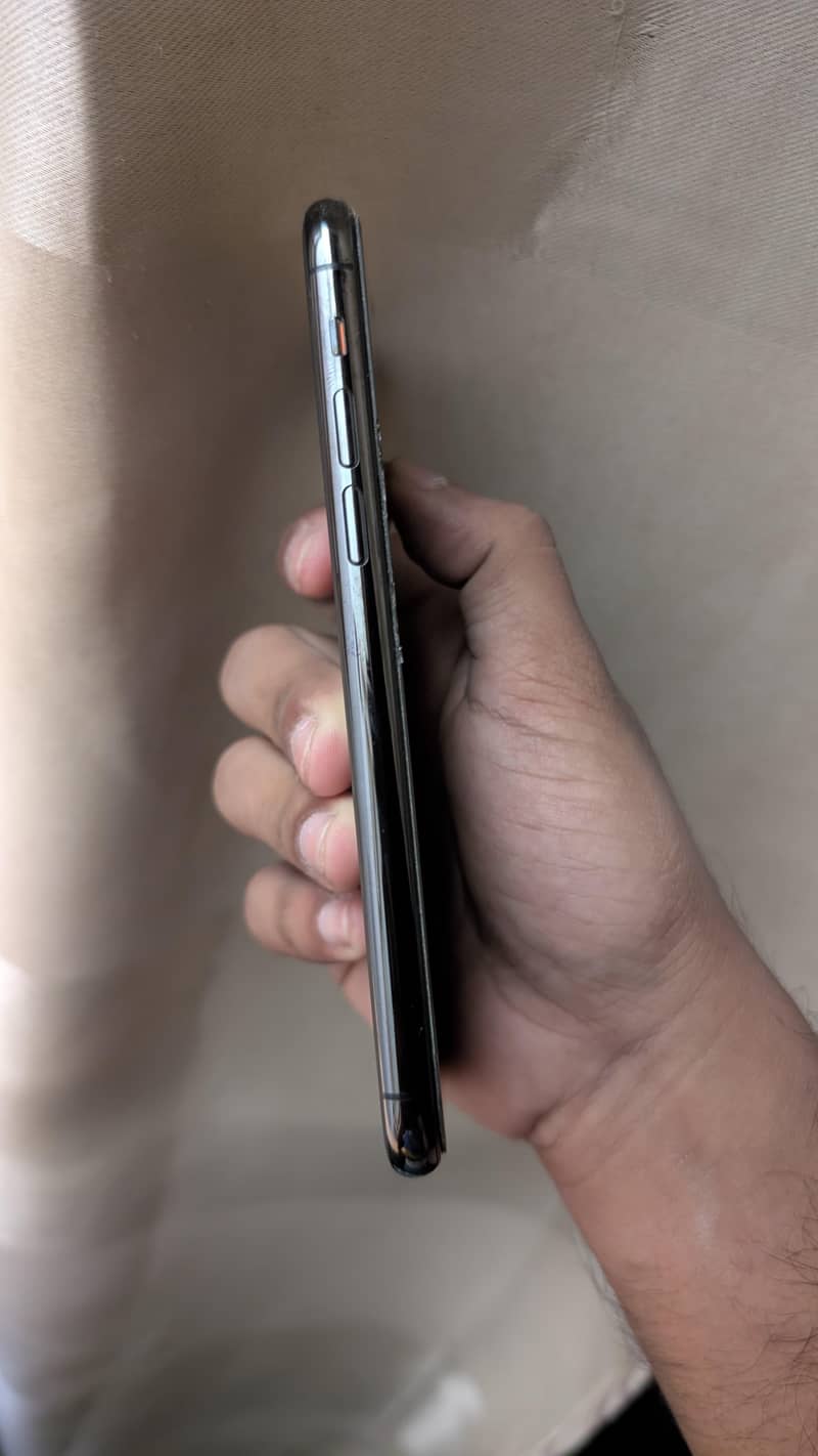 Apple iPhone 11 Pro 3