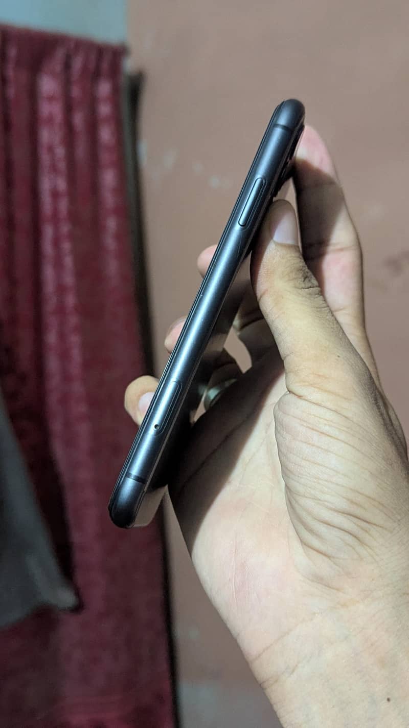Apple iPhone 11 3
