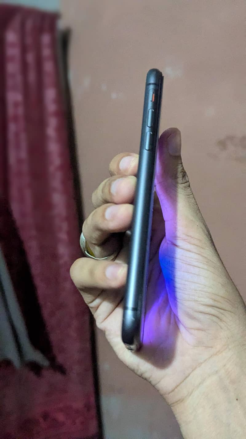 Apple iPhone 11 4