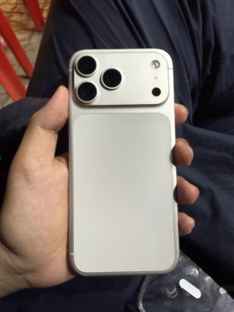 Apple iPhone 17 Pro Max 1