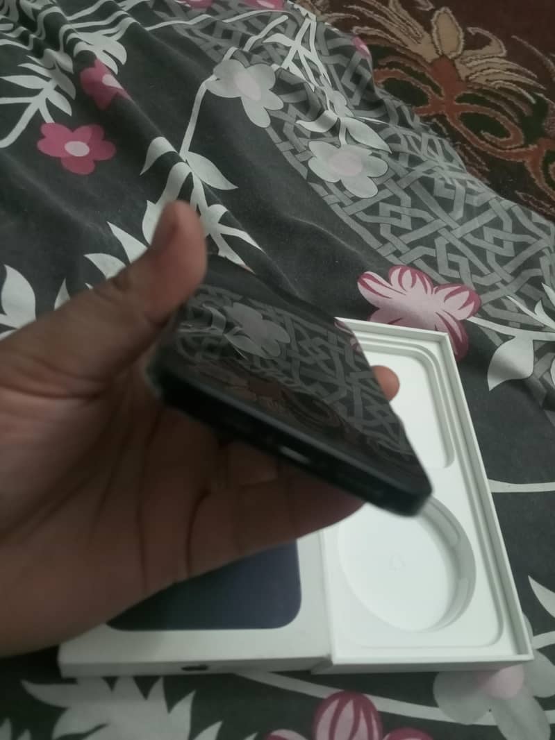 Apple iPhone 13 0